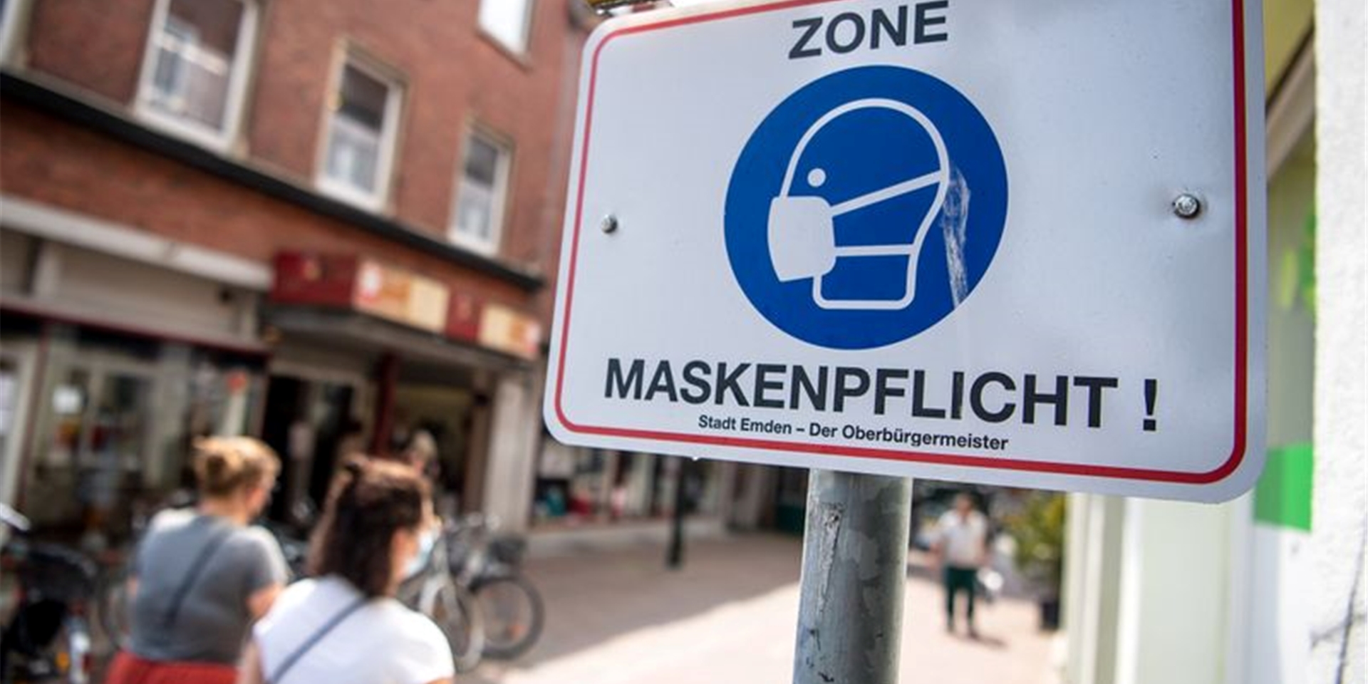 Ein Festhalten an der Maskenpflicht im Freien wird auch von vielen Experten als unnötig angesehen. In Innenräumen sieht das anders aus.