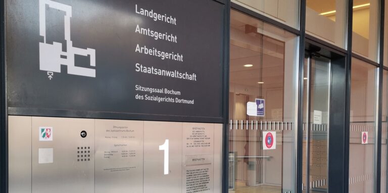 Ein Auto-Ramm-Einbruch in ein ehemaliges Elektrogeschäft in Dorsten im Oktober 2013 beschäftigt erneut die Justiz.