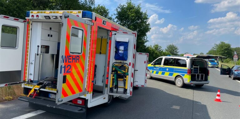 Bei dem Unfall wurde ein Motorradfahrer schwer verletzt.