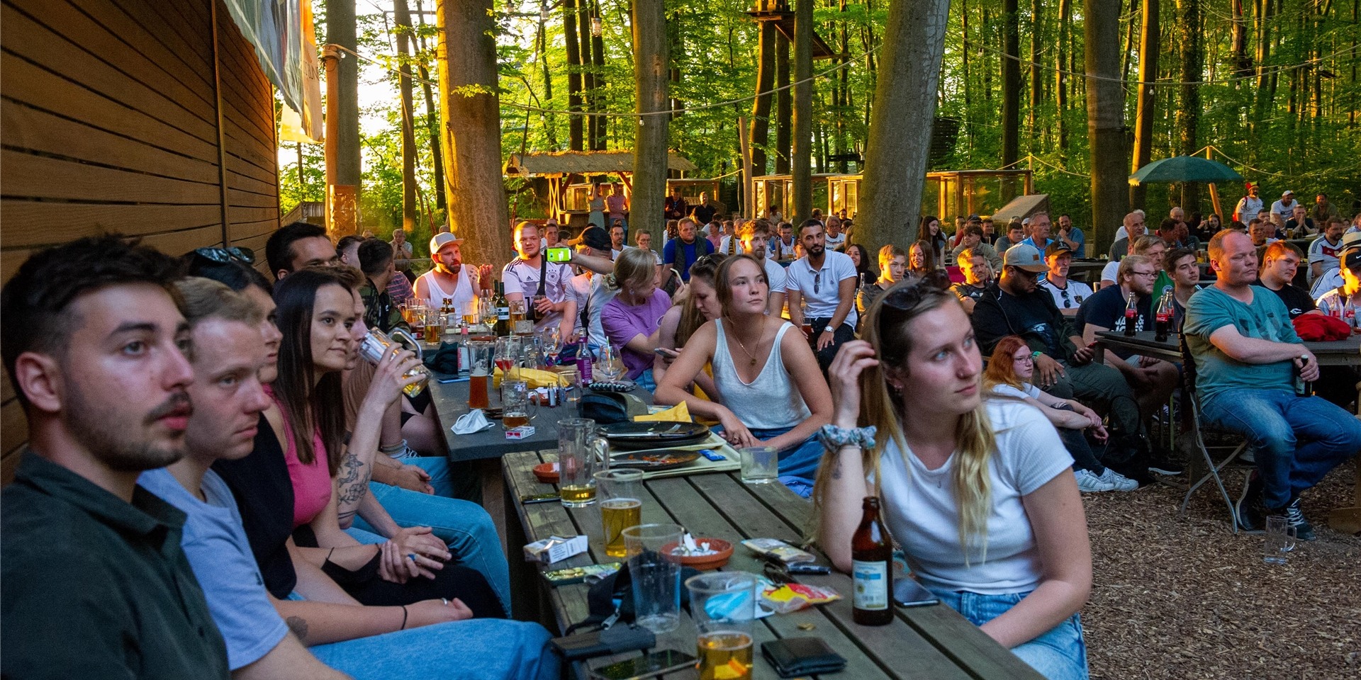 300 Fans schauten sich das Deutschland-Spiel in der EM-Arena bei Jupp am Halterner Stausee an.