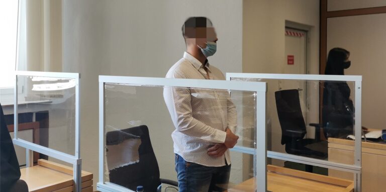 Bestreitet: der Ex-Profiboxer zum Prozessauftakt am Essener Landgericht.