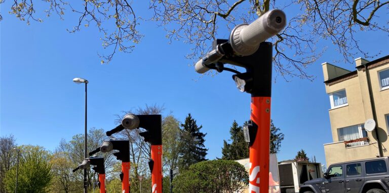 Schon bei ihrer Einführung hatten viele Castrop-Rauxeler mehr Unfälle durch die E-Scooter befürchtet.