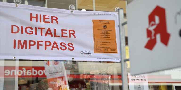In zahlreichen Hertener Apotheken gibt es die Impf-Zertifikate.