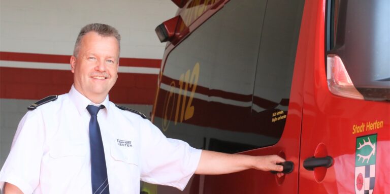 Der stellvertretende Chef der Berufsfeuerwehr Herten, Hans-Georg Lauer, geht nach mehr als 35 Dienstjahren Ende Juni in Pension.