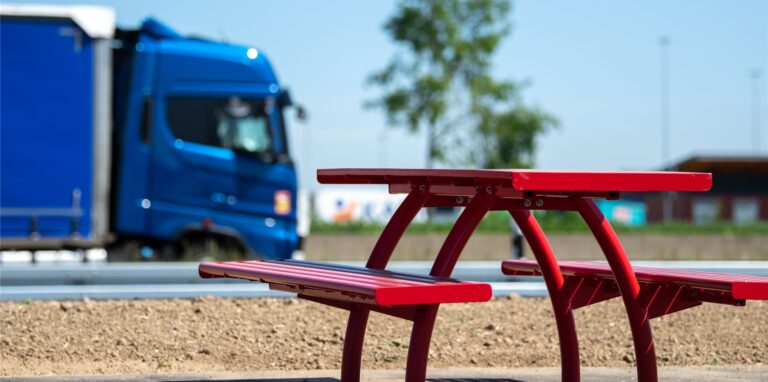 Ein Lkw-Fahrer aus Dortmund steht seit Freitag in Bochum wegen Kindesmissbrauchs vor Gericht.