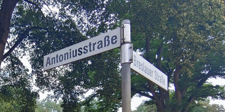 An der Antoniusstraße soll es am Samstag einen Polizeieinsatz gegeben haben.