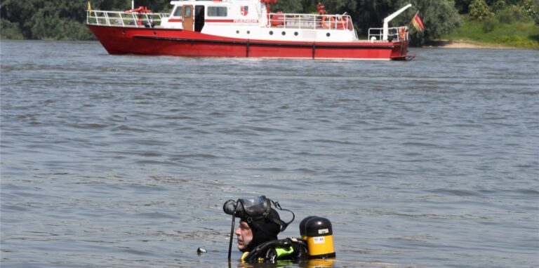 Fünf Tage nach dem Verschwinden zweier Mädchen im Rhein bei Duisburg wurden nun zwei Leichen in den Niederlanden angeschwemmt.