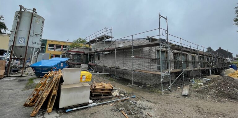 Die Baustelle für die neue Kita „Pusteblume“ an der Süder Grundschule. Das Foto entstand im Mai 2021.