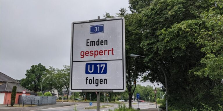 Auf der Hardt, in der Feldmark und in der Dorstener Altstadt weisen Schilder auf die Umleitungsstrecken hin.