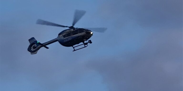 Die Polizei suchte in der Nacht nach zwei Flüchtlingen.
