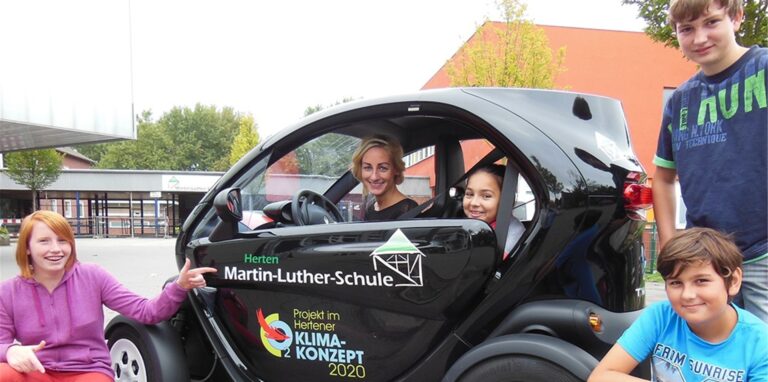 Das Elektroauto der Martin-Luther-Schule fährt mit Ökostrom aus eigener Produktion.
