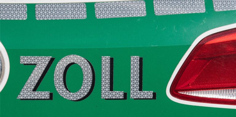 Der Zoll ist am Mittwochmorgen mit einem Großaufgebot im Ruhrgebiet unterwegs. Dort durchsuchen die Ermittler mehrere Objekte.