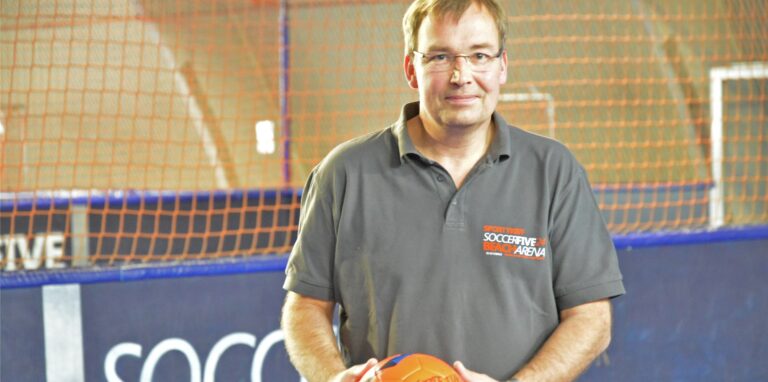 Peter Hof zum Berge, Inhaber des Sporttreffs an der Industriestraße, ärgerte sich darüber, dass er das Ordnungsamt nie habe erreichen können.