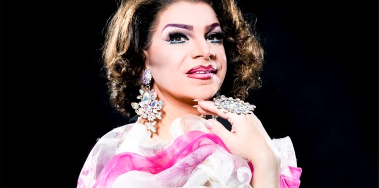 Antonino Waldmann-Russello alias Antonella Rossi steht auf der Bühne für Glitzer und Glamour.