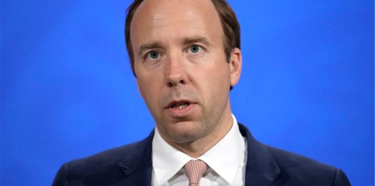 Der britische Gesundheitsminister Matt Hancock spricht während einer Pressekonferenz in der Downing Street. Foto: Matt Dunham/AP Pool/dpa