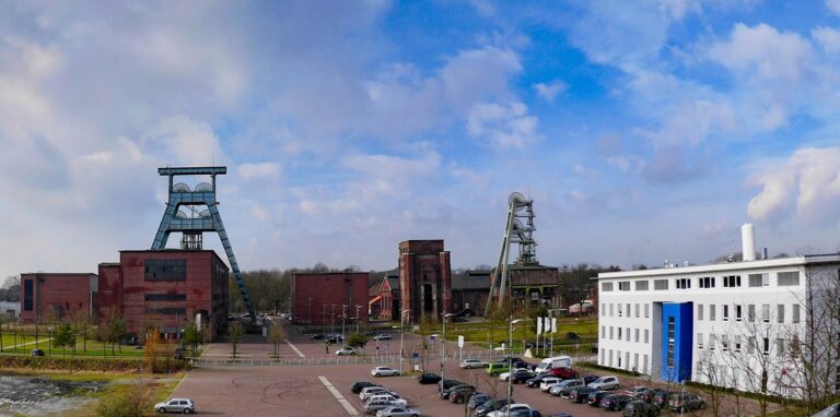 Das Ewald-Gelände: Sind Entwicklungen wie das Wasserstoff-Zentrum (rechts im Bild) hier noch möglich, wenn das Ruhrgebiet mit Herten und seinen Zechenflächen zum Unesco-Welterbe erklärt wird?