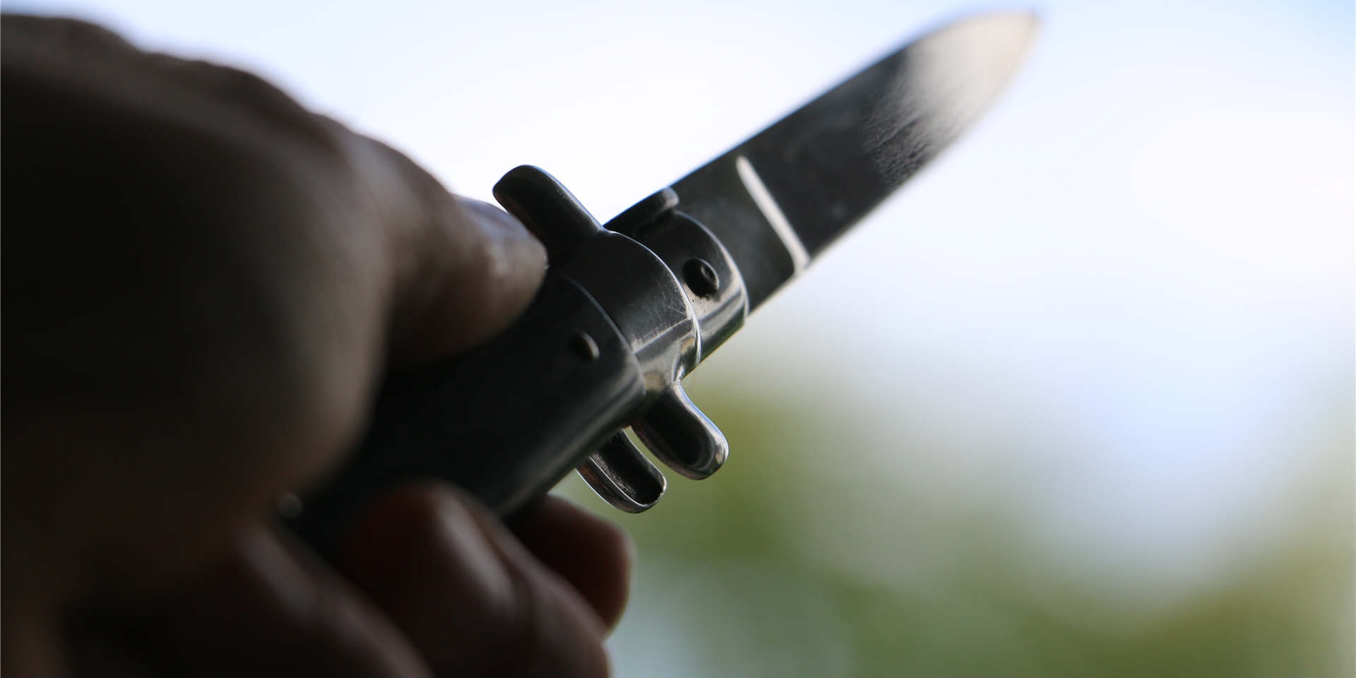 Der Täter setzte bei den Überfällen ein Messer (Symbolbild) ein.