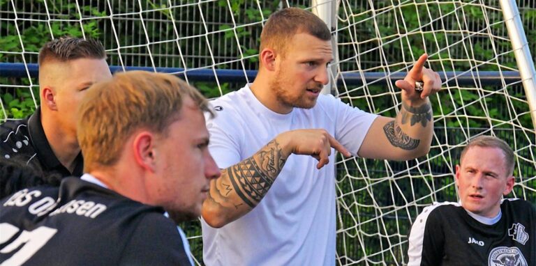 Marvin Schulz, hier noch als Spielertrainer des TuS 05 Sinsen II, war bei Bezirksligist SV Vestia Disteln fest eingeplant. Jetzt kommt aber alles anders, Schulz läuft in Zukunft für den SC Hassel auf.