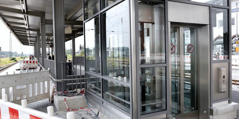 Die Aufzüge am Bahnhof sind inzwischen fertiggestellt und abgenommen.