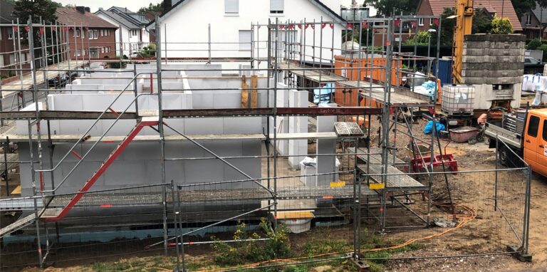 An der Heerstraße wird gerade ein Doppelhaus gebaut, hier liegt der Bodenrichtwert bei 195 Euro pro Quadratmeter.