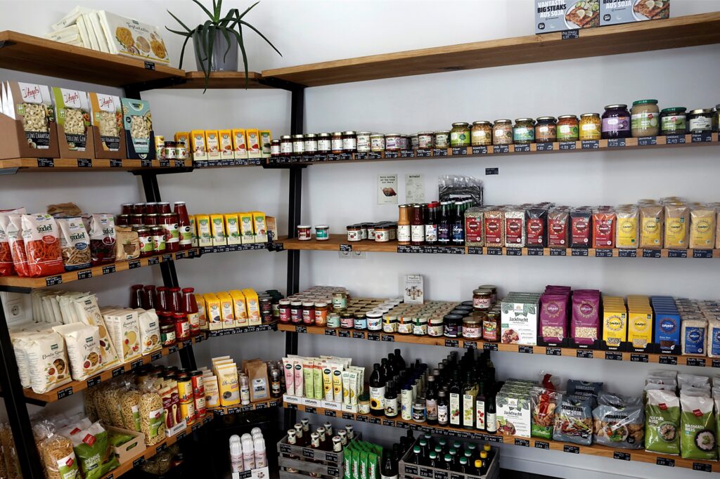 title attribut Rund 500 vegane Produkte finden sich im Sortiment bei VeVegan.