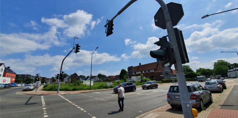 Auf dem Grundstück der früheren Lutherkirche an der „Blechecke“ ist der Bau eines Aldi-Marktes geplant.