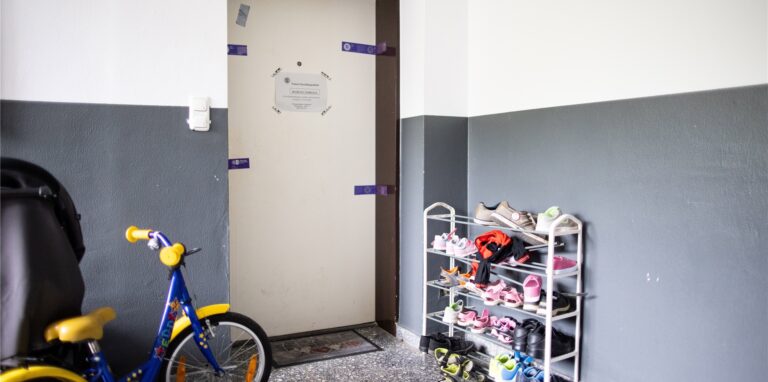 Eine Mutter soll fünf ihrer sechs Kinder in Solingen getötet haben. Im Prozess soll nun der Vater aussagen.
