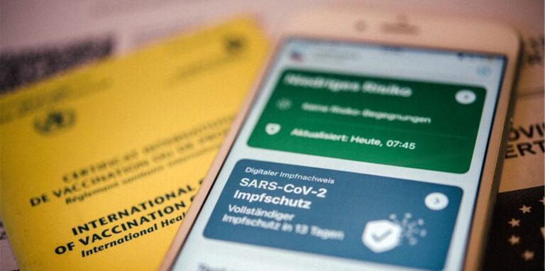Für den Nachweis ihres vollständigen Corona-Impfschutzes brauchen Genesene neben dem Beleg über eine Impfung auch ein «Genesenenzertifikat».