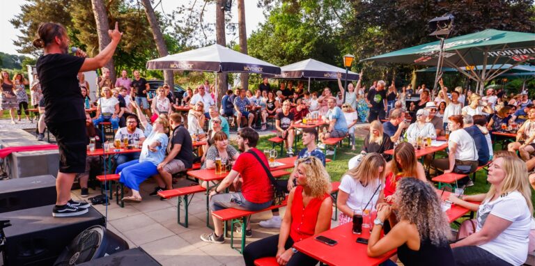 Seven Cent eröffnete die Open-Air-Saison bei Tante Amanda. und kommt im August wieder.