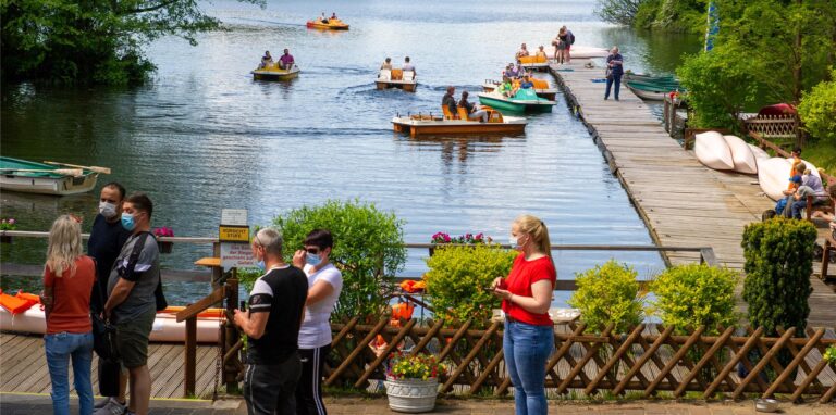 Hier noch mit Masken, aber ab Freitag (9. Juli) gelten neue Regeln für Halterner.