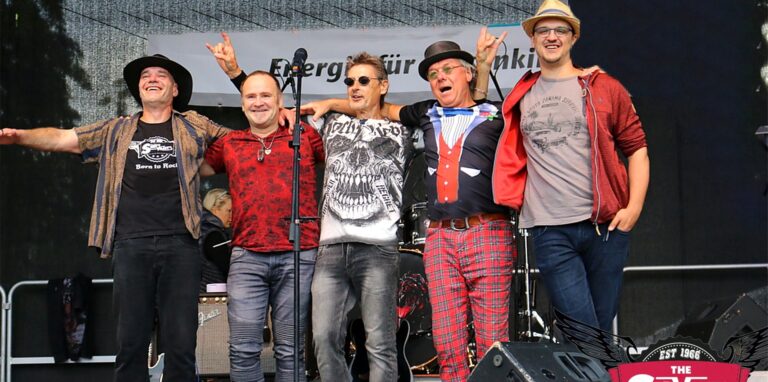 Die Band „The Servants“ sorgt mit den besten Rock-Songs aller Zeiten für Stimmung.