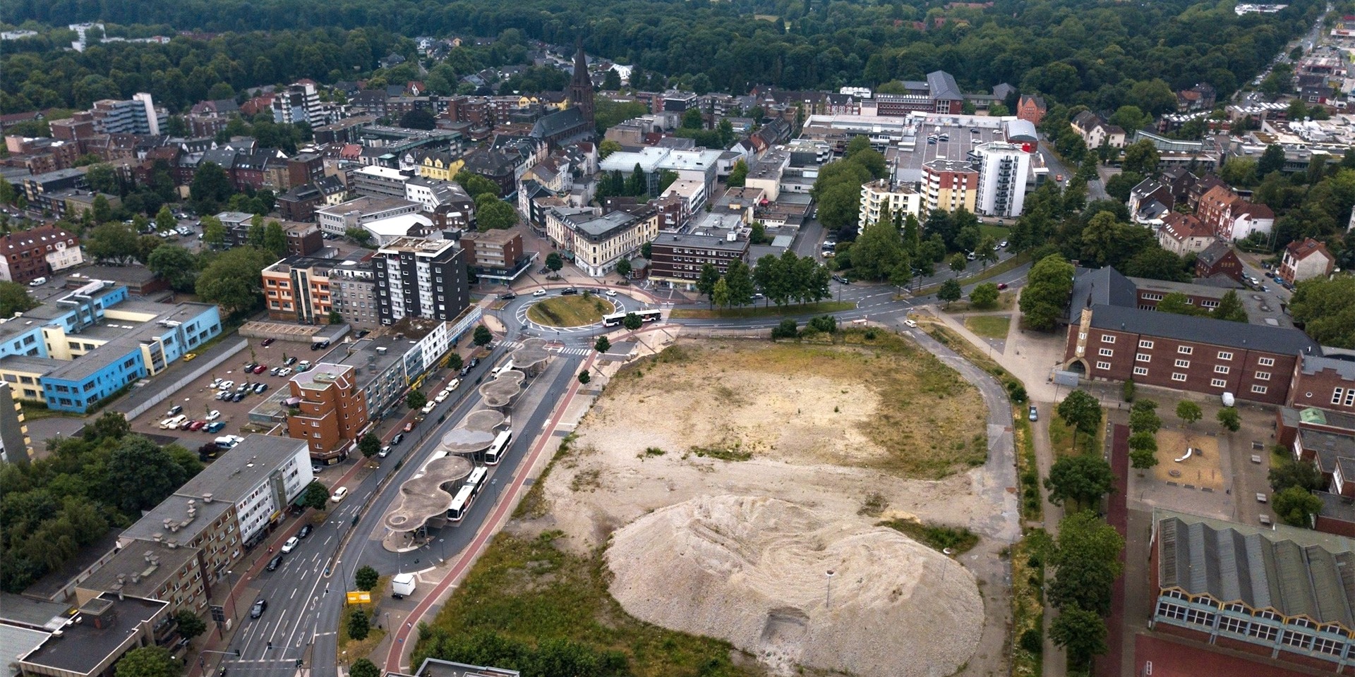 Auf dieser Fläche im Herzen der Innenstadt zwischen Busbahnhof und Gymnasium soll das „Neue Forum Herten“ entstehen.