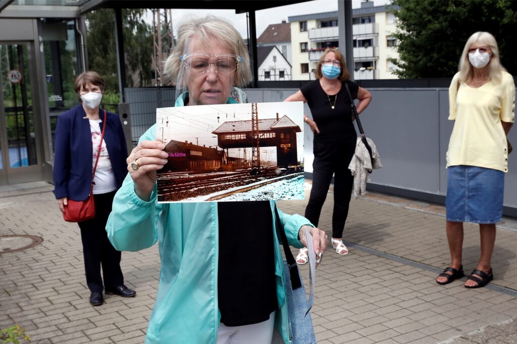 Sylvia Eggers zeigte Fotos von historischen Gebäuden, hier das alte Bahnhofsgebäude.