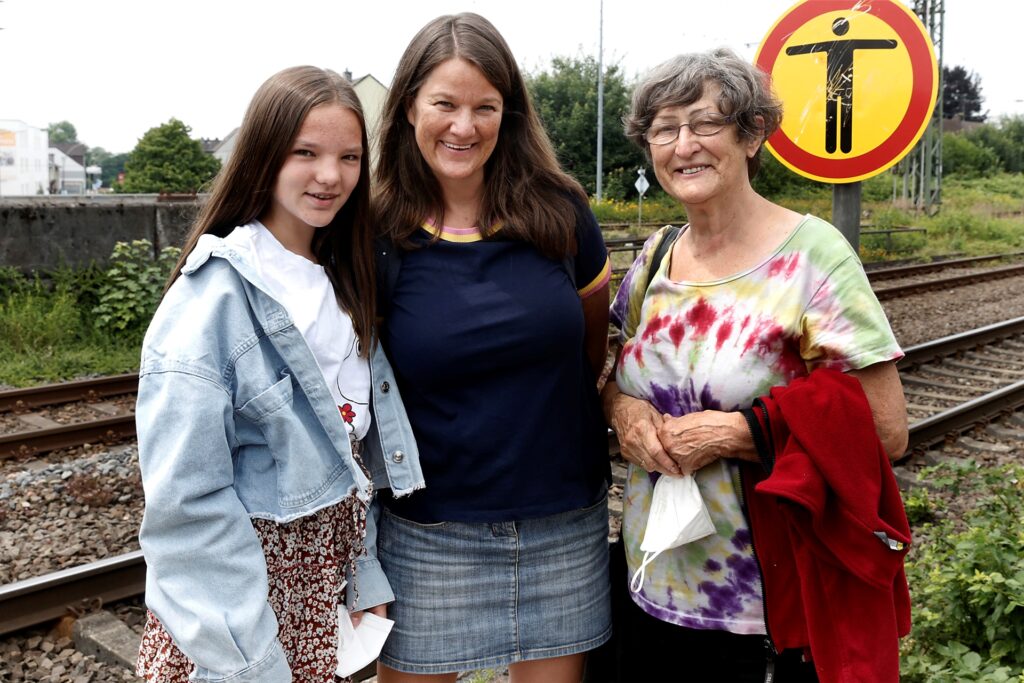 Drei Generationen der Familie Tewes/Beier nahmen an der Stadtteilführung teil: Tocher Merle Tewes, Mutter Antje Tewes und Großmutter Elke Beier.
