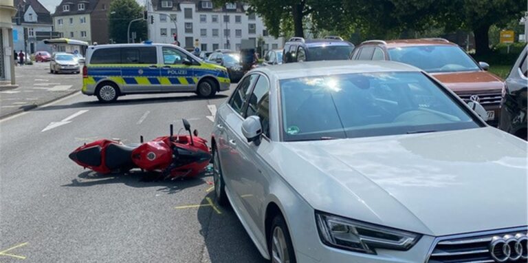 Ein Motorradfahrer wurde am Sonntagnachmittag bei einem Unfall verletzt.