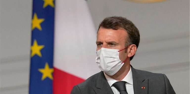 Wir müssen in Richtung einer Impfung aller gehen, weil das vorerst der einzige Weg zurück zu einem normalen Leben ist», so Präsident Macron.