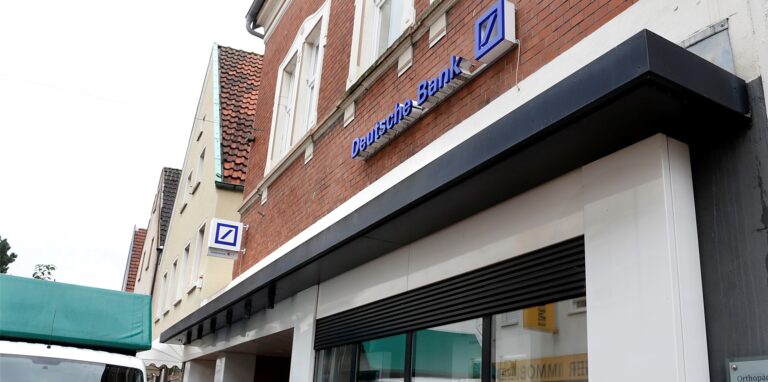 Seit April 2021 ist die Deutsche Bank wieder mit einer kompletten Filiale an der Lippstraße in Haltern vertreten.