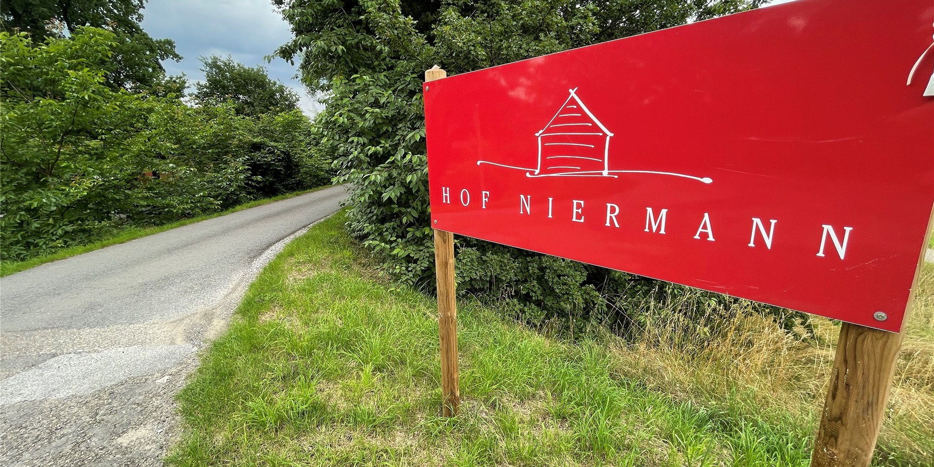 Auf dem Hof Niermann kurz hinter der Stadtgrenze von Ickern zu Waltrop ist es idyllisch. Aber nun gibt es dort reichlich Ärger und Betrugsvorwürfe wegen des Hochzeits-Geschäfts.