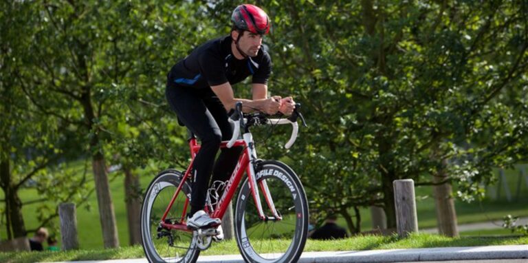Voll fit: Fahrradfahren trainiert viele, verschiedene Muskeln.