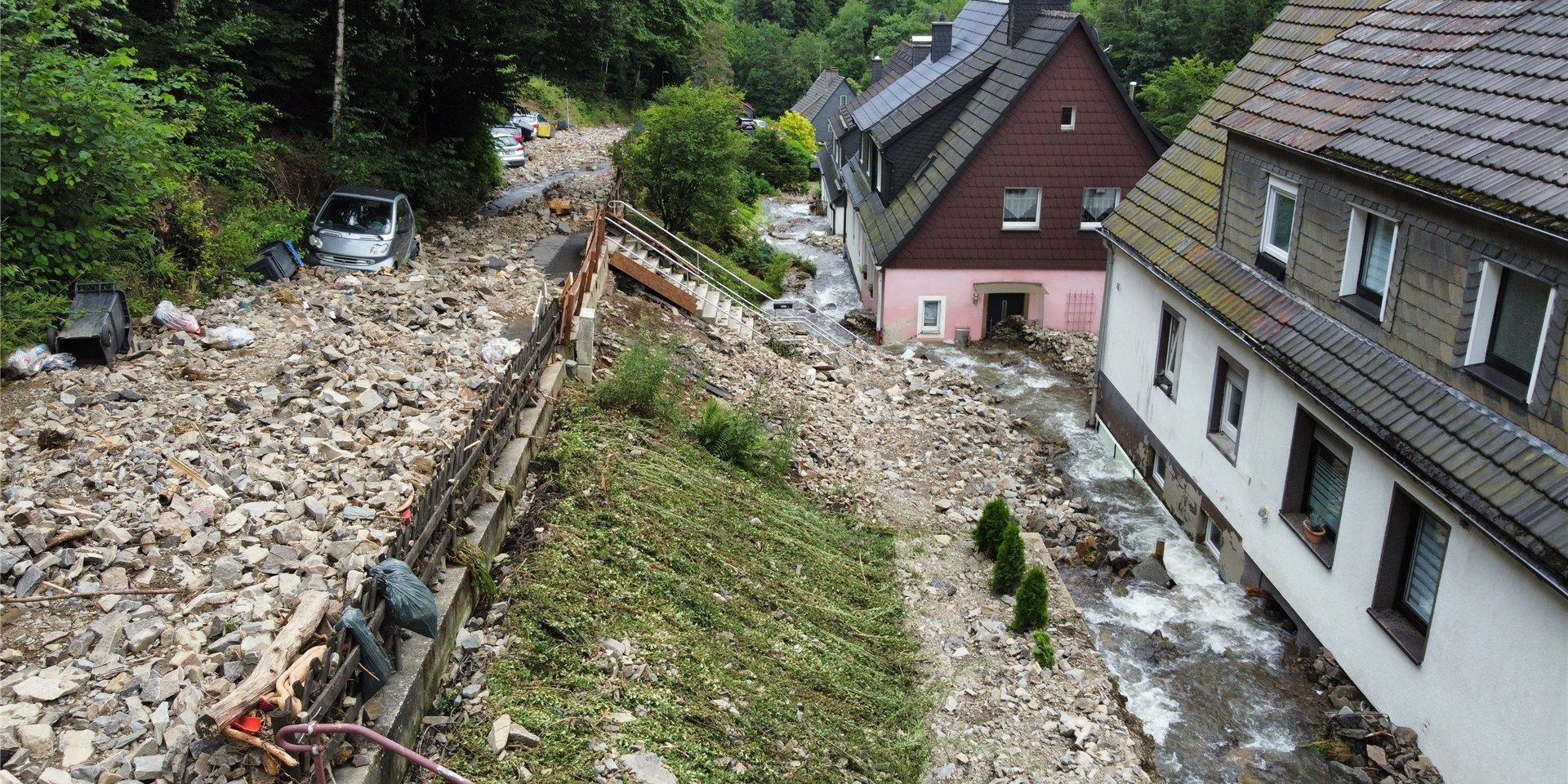 Nach den schweren Unwettern in Altena sind dort Schrottsammler auf Diebeszug unterwegs.