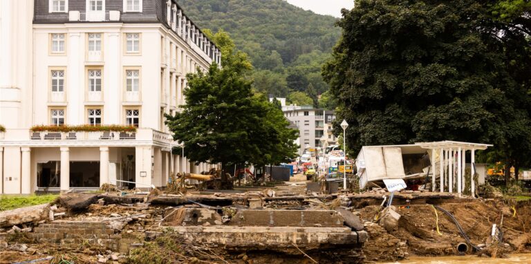 Hotels und Restaurants in Ahrweiler werden wohl nach dem Hochwasser für lange Zeit nicht mehr öffnen. Nach der Pandemie kommt die nächste Krise für die Tourismusbranche.