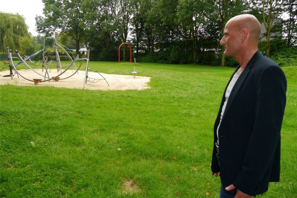 Gegen den Umbau des Spielplatzes am Sandweg in Westerholt gibt es eine Petition. Einer der Initiatoren ist Oliver Kirch.