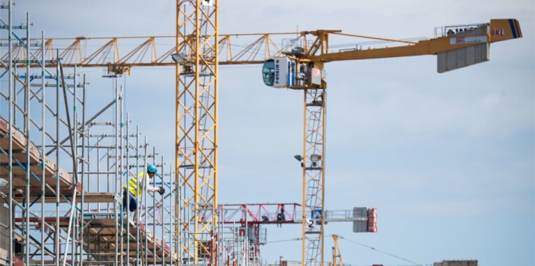 Der Bauboom hält an, die Nachfrage ist in den letzten Jahren explodiert und die Immobilienpreise auch.