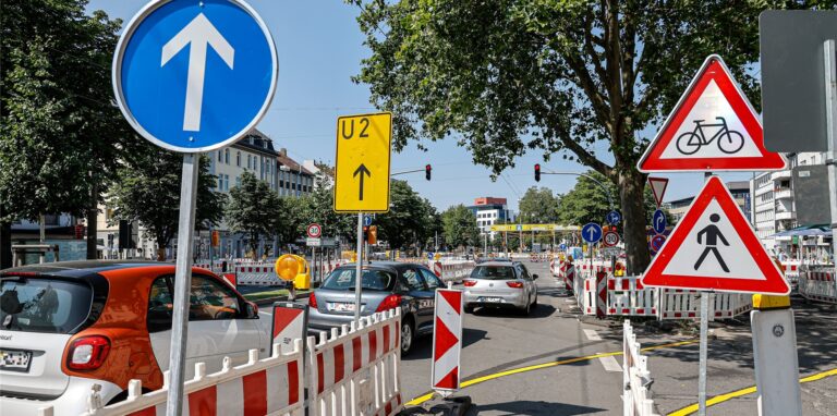 Ein aktuelles Bild aus der Dortmunder City mit Symbolcharakter – an vielen Stellen gibt es Bauarbeiten. Unsere interaktive Karte zeigt, wo.