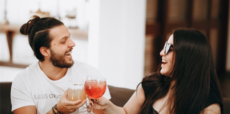 In Dortmund findet am Freitag, 30. Juli das größte Speed Dating statt. Dort haben Singles die Möglichkeit, 20 Dates an einem Abend zu haben und ihr passendes Match zu finden.