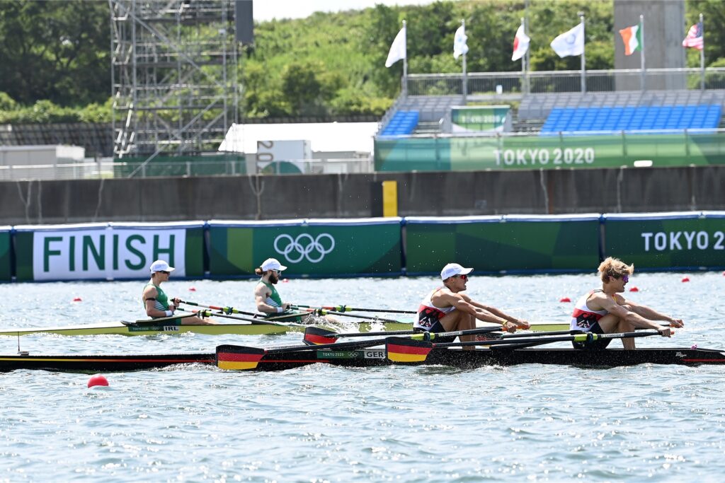 title attribut Jonathan Rommelmann (v.l.) und Jason Osborne (v.r.) im direkten Duell mit den späteren Olympiasiegern aus Irland.