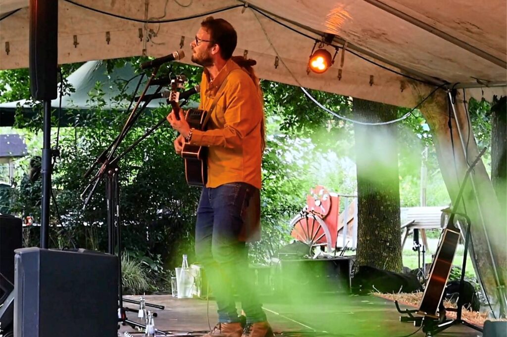 Philipp Artmann tritt ebenfalls im Kulturbiergarten auf.