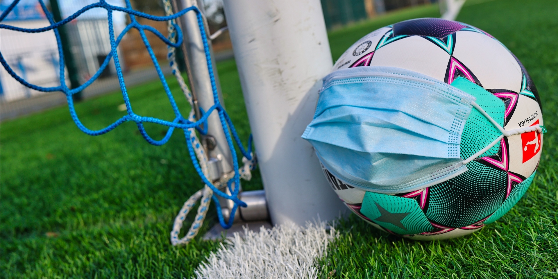 Kontaktsport ist nur noch mit bis zu 100 Personen ohne Test erlaubt. Auch bei der Zulassung von Zuschauern gibt es Einschränkungen.