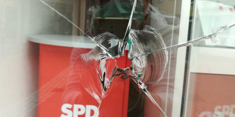 In der Nacht zum 29. Mai wurde das SPD-Bürgerbüro in der Innenstadt Ziel von Vandalismus.