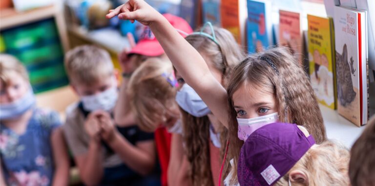 Soll man 12- bis 17-Jährige impfen lassen, oder lieber nicht? Und wie geht man mit dem Präsenzunterricht für ungeimpfte Kinder nach den Ferien um?